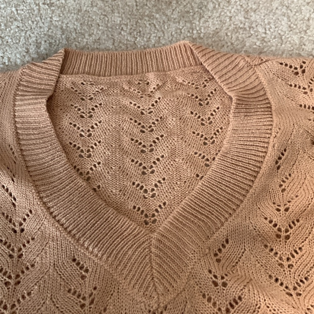 Lightweight Open Knit VNeck Sweater Size Medium NWOT